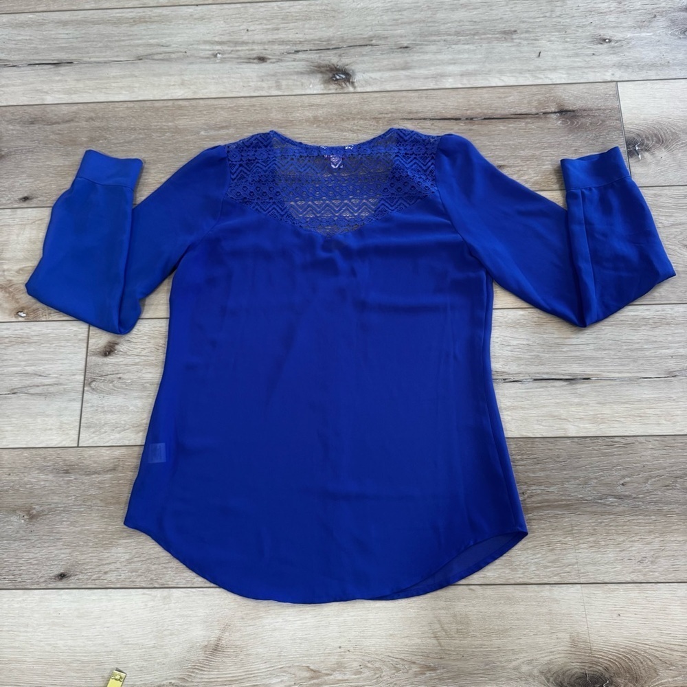 Candie's royal blue long sleeved blouse, back lace detailing, button sleeves, M. - Picture 9 of 13